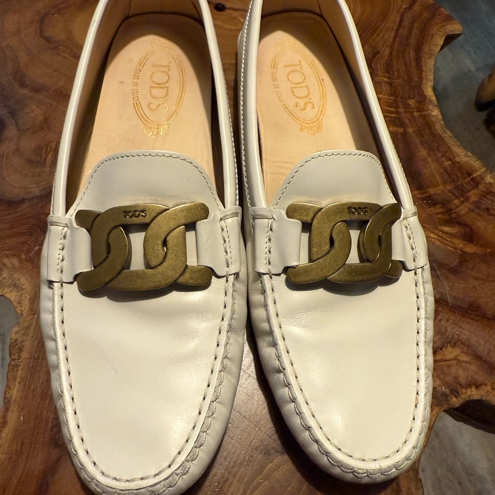 Tod's White Leather Loafers with Brass Chain Detail